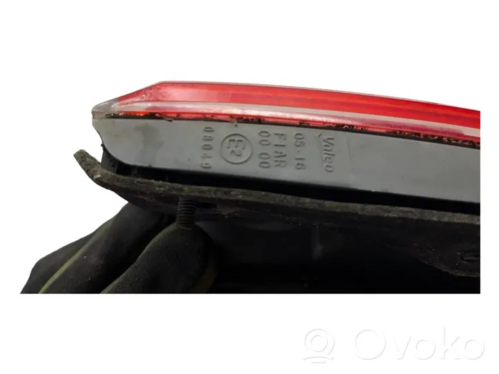 Toyota Avensis T270 Lampy tylnej klapy bagażnika 08049