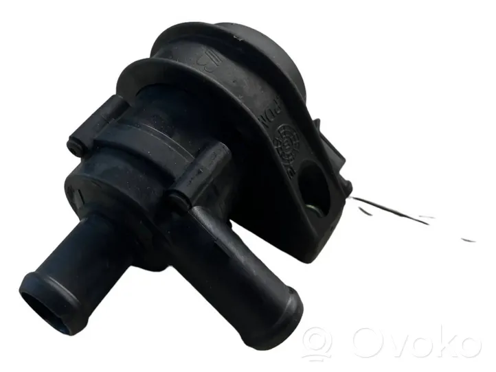 Volvo V40 Pompe à eau de liquide de refroidissement 30950000