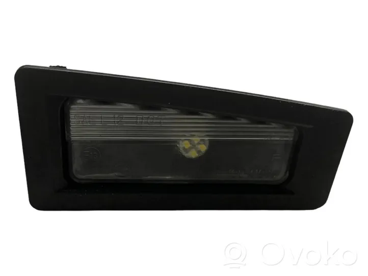 Mazda CX-3 Lampa oświetlenia tylnej tablicy rejestracyjnej 13041979