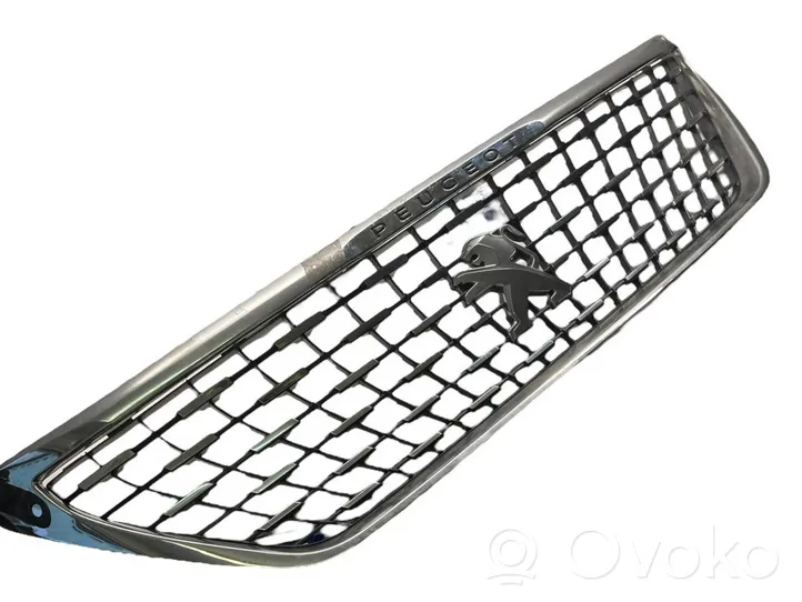 Peugeot 3008 II Grille calandre supérieure de pare-chocs avant 9815335777