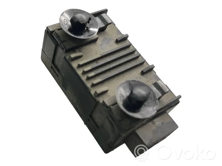 Ford Turneo Courier Seat heating relay 11002298C