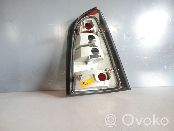 Opel Vectra B Luci posteriori 90585001