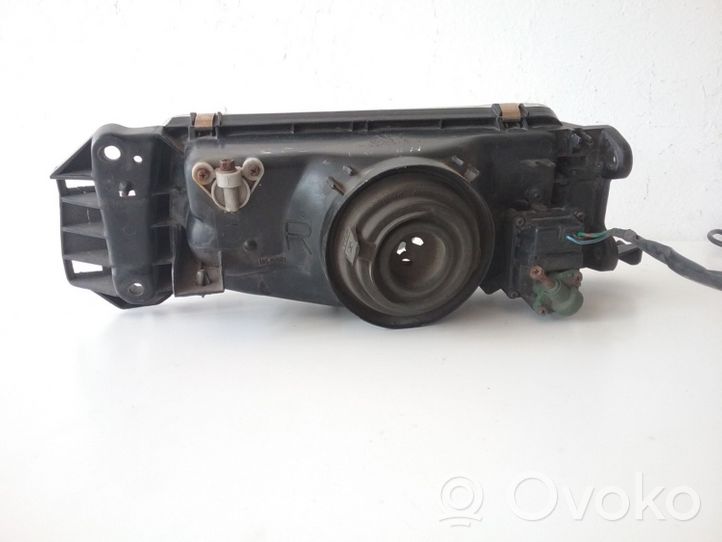 Mazda 323 Lampa przednia 11061301