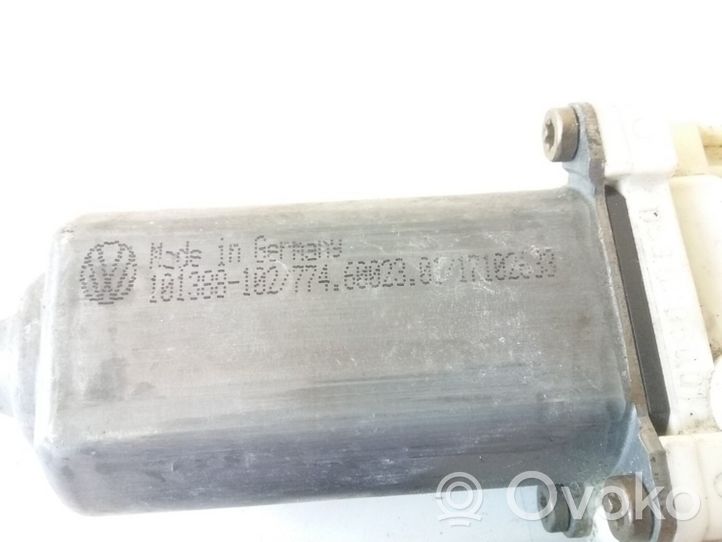 Volkswagen Golf IV Aizmugurē loga pacēlāja motoriņš 101388102