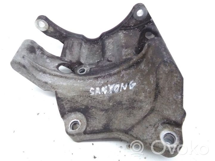 SsangYong Rexton Soporte del alternador A6651550335