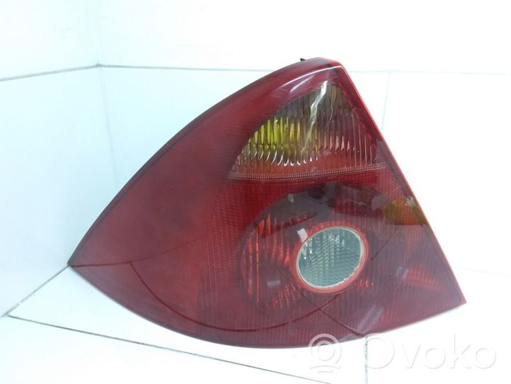 Ford Mondeo Mk III Luz trasera/de freno 1S7113405A