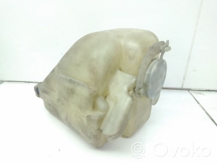 Mazda 323 Vase d'expansion / réservoir de liquide de refroidissement 823021120