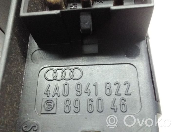 Audi A4 S4 B5 8D Saugiklių blokas 4A0941822