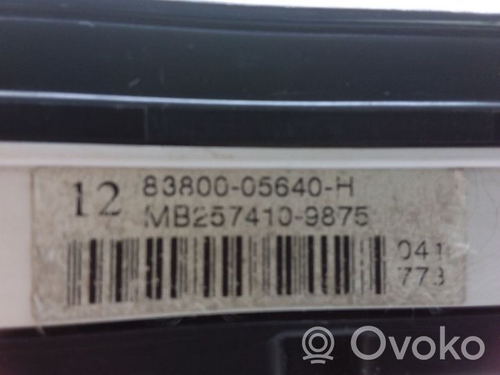 Toyota Avensis T250 Speedometer (instrument cluster) 8380005640