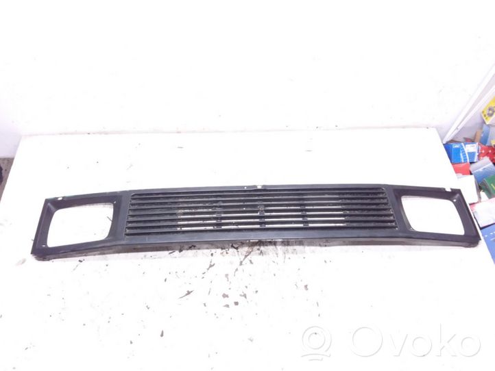 Mercedes-Benz 307 Grille calandre supérieure de pare-chocs avant 6018880023