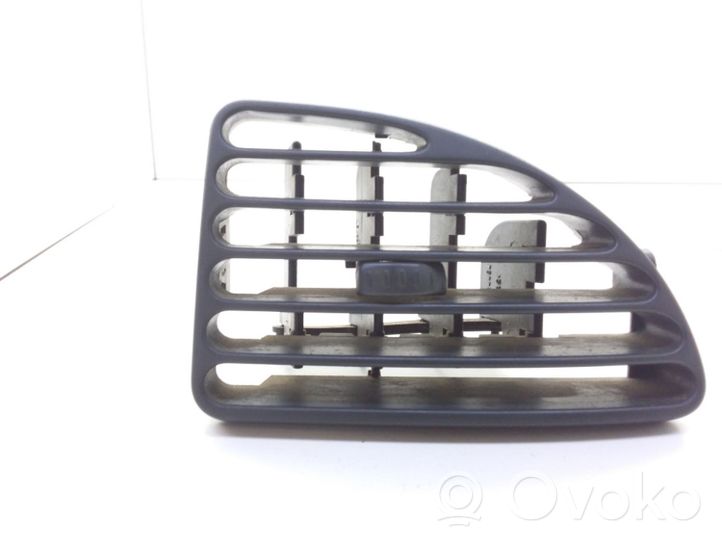 Citroen C5 Kojelaudan sivutuuletussuuttimen kehys 99024451