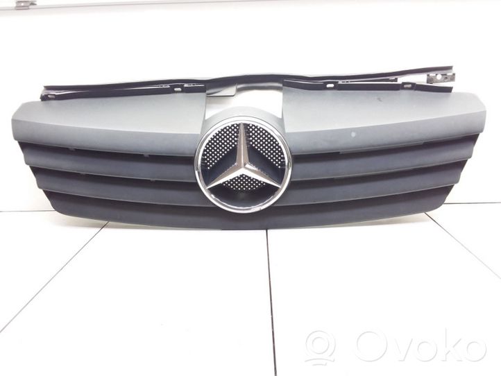 Mercedes-Benz Vaneo W414 Grotelės viršutinės A4148800085