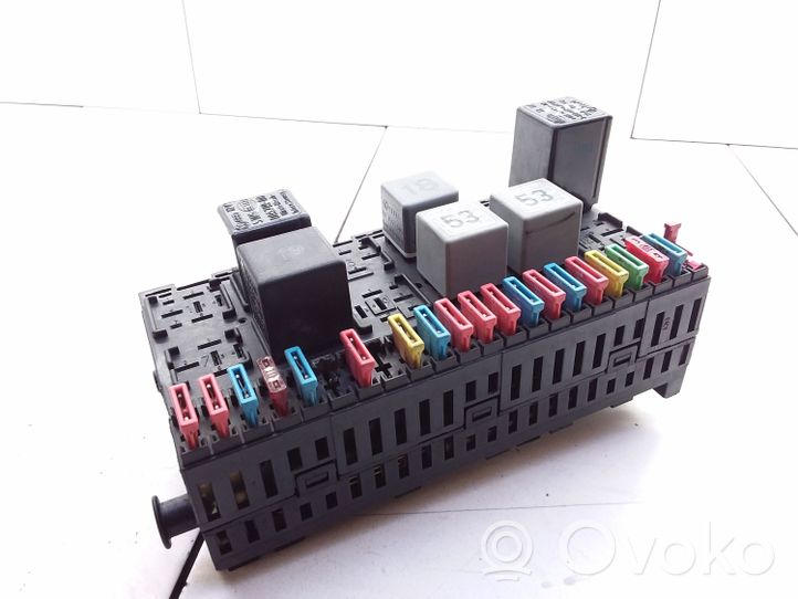 Volkswagen PASSAT B3 Fuse module 357937039