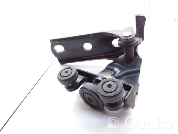 Opel Sintra Sliding door middle roller runner 