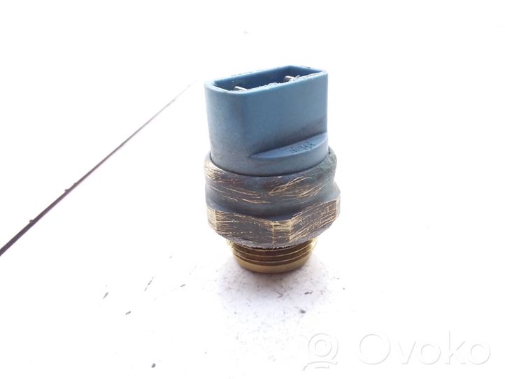 Audi 80 90 B3 Kühlmitteltemperatur Sensor Fühler Geber 811959481