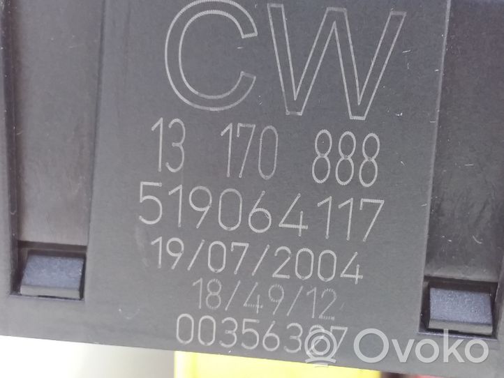 Opel Vectra C Ramka / Moduł bezpieczników 13170888