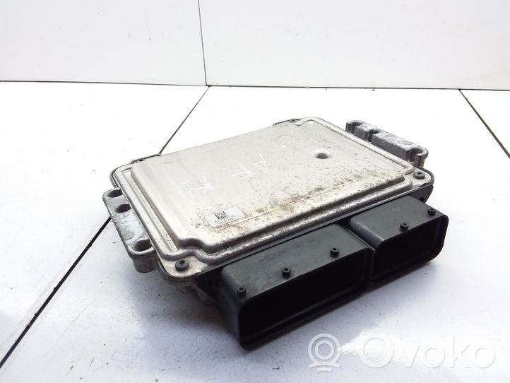 Opel Zafira B Calculateur moteur ECU 55205620