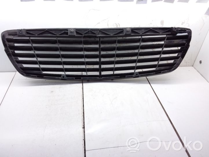 Mercedes-Benz E W211 Maskownica / Grill / Atrapa górna chłodnicy A2118800583