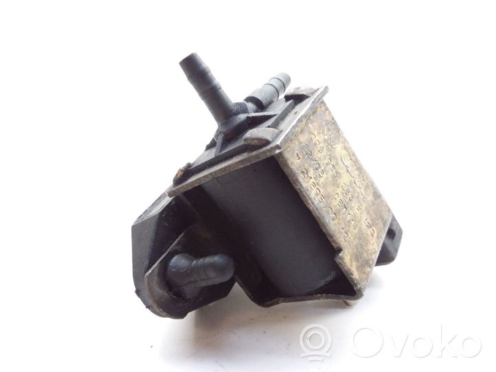 Volkswagen PASSAT B3 Valve de freinage 72189500