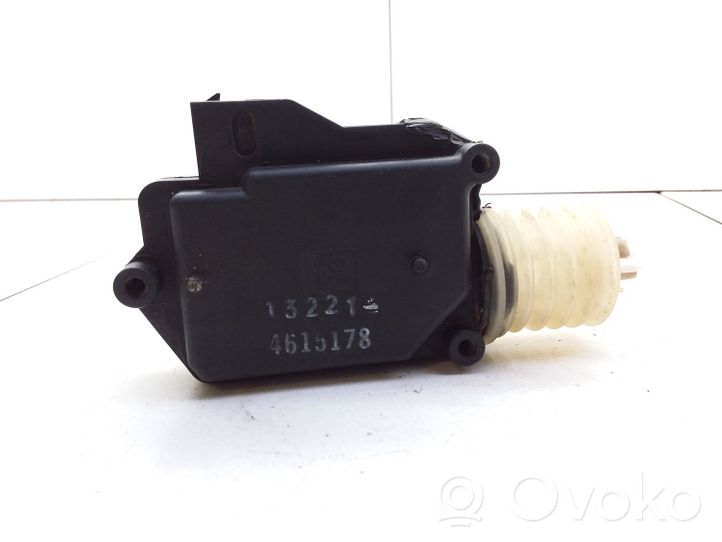 Chrysler Voyager Motor de bloqueo de puertas 4615178