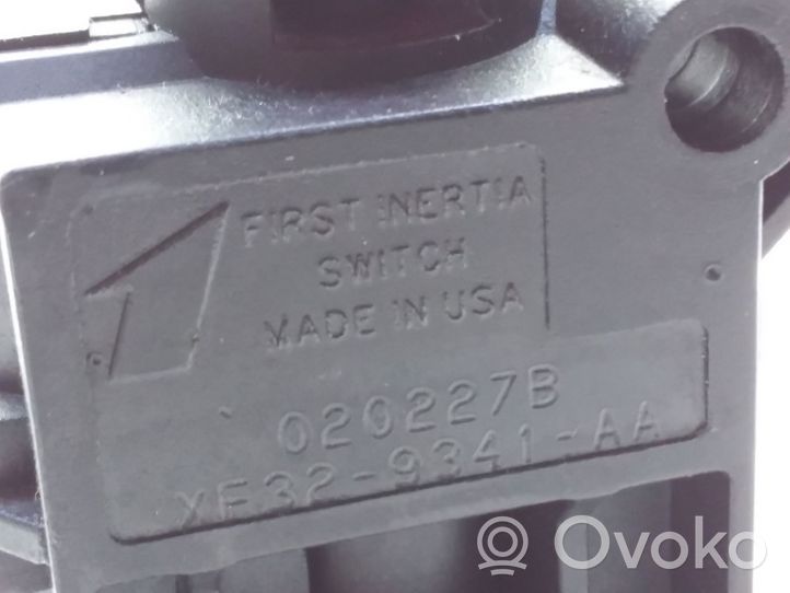 Mazda Tribute Interruptor de corte de combustible 020227B