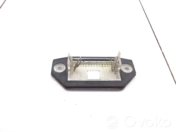 Ford Mondeo Mk III Lampa oświetlenia tylnej tablicy rejestracyjnej 1S7113550AC