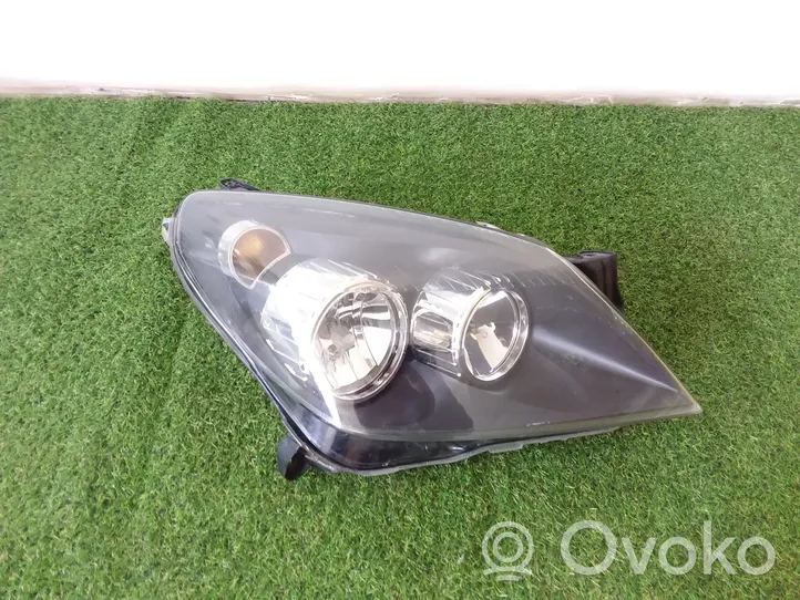 Opel Astra H Lampa przednia 4600239430