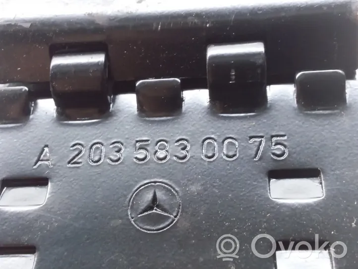 Mercedes-Benz C W203 Autres pièces intérieures A2035830075