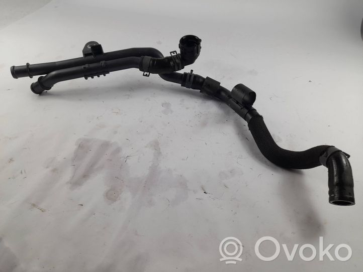 Volkswagen Golf VIII Tubo flessibile del liquido di raffreddamento del motore 3Q0121070S