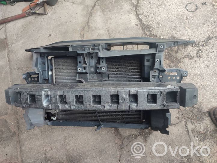 Volkswagen PASSAT CC Support de radiateur sur cadre face avant 