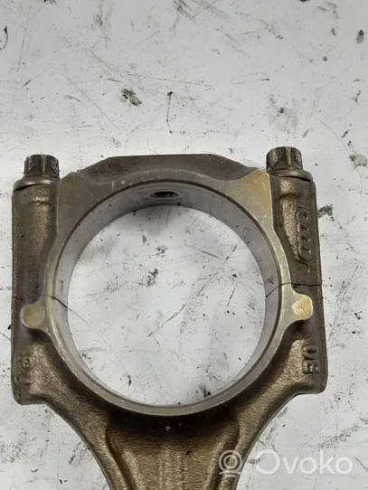 Volkswagen PASSAT B7 Piston with connecting rod 110105