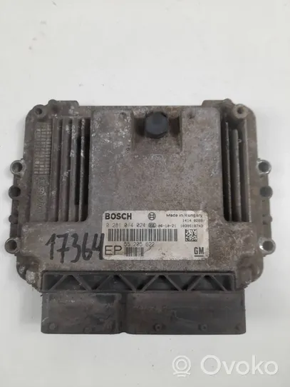 Opel Zafira B Engine control unit/module 55205622