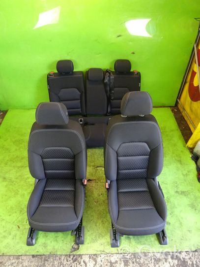 Infiniti QX30 Seat set 