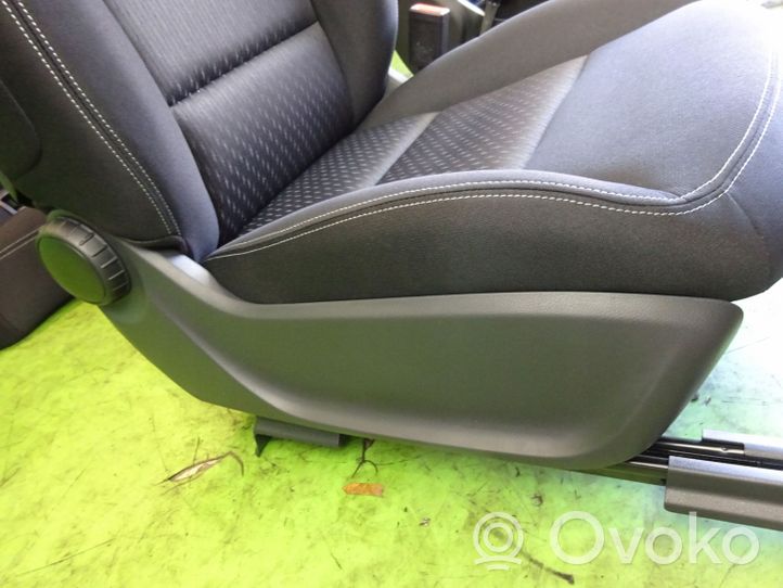 Infiniti QX30 Seat set 