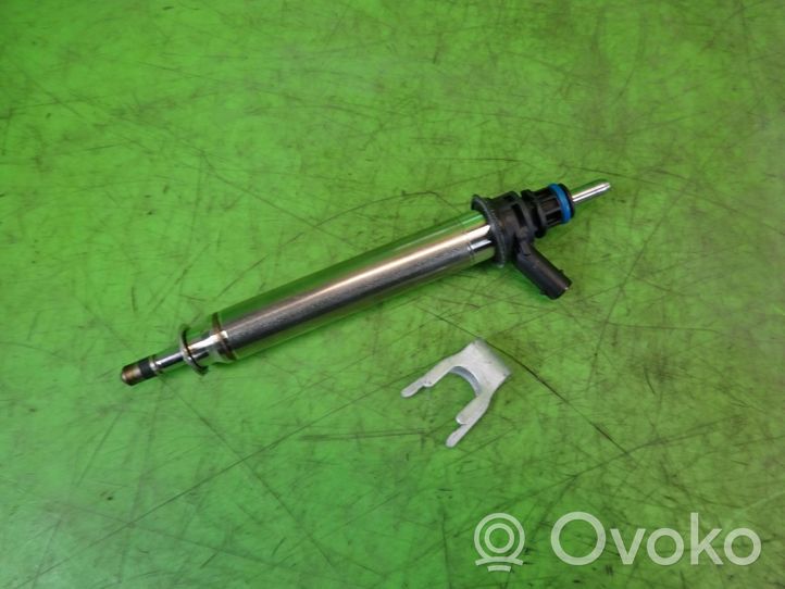 Infiniti QX30 Fuel injector A2560700187