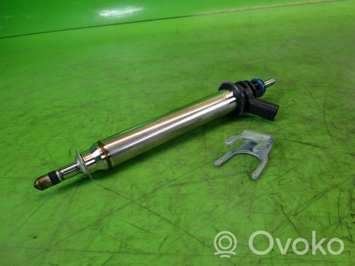 Infiniti QX30 Fuel injector A2560700187