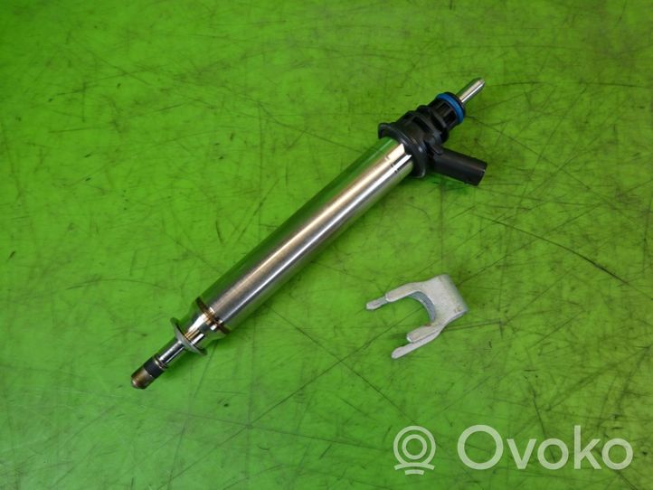 Infiniti QX30 Fuel injector A2560700187