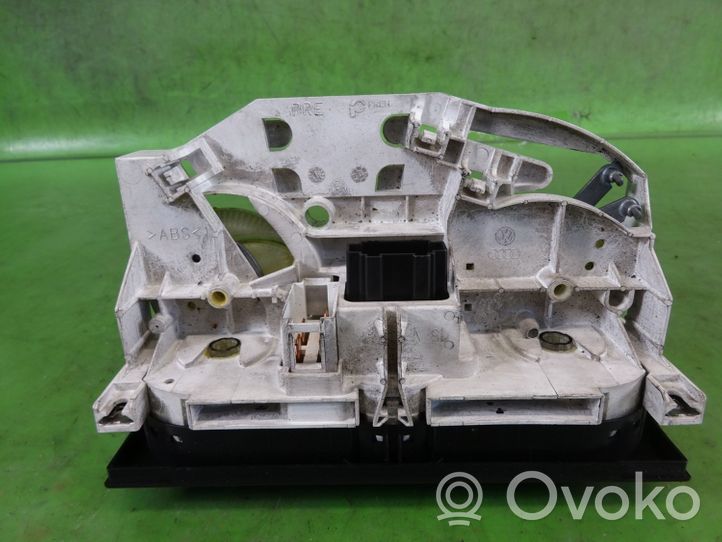 Volkswagen PASSAT B5 Panel klimatyzacji / Ogrzewania 1J0820045G