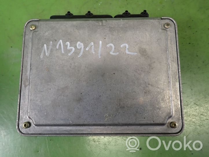 Audi A4 S4 B5 8D Centralina/modulo motore ECU 038906018S 0281001721