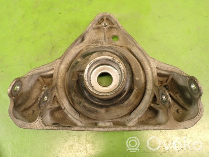 Audi A4 S4 B5 8D Supporto per montante superiore anteriore 8E0412383C