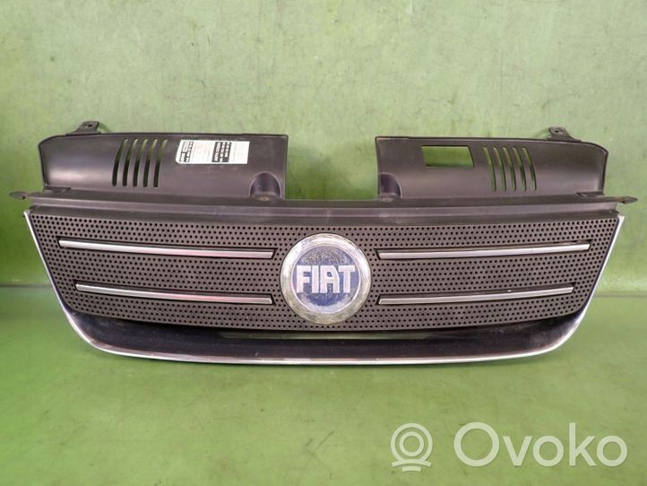 Fiat Idea Grille calandre supérieure de pare-chocs avant 735357980