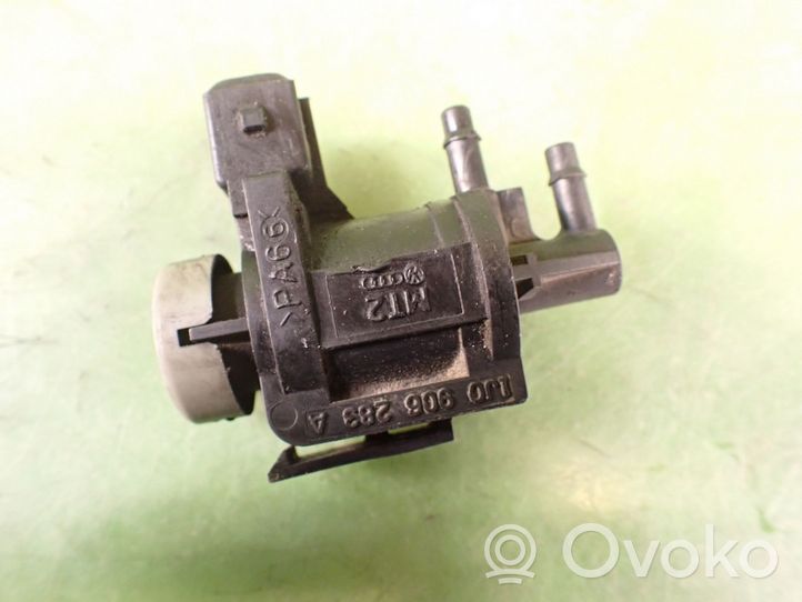 Volkswagen PASSAT B5 Breather valve 1J0906283A