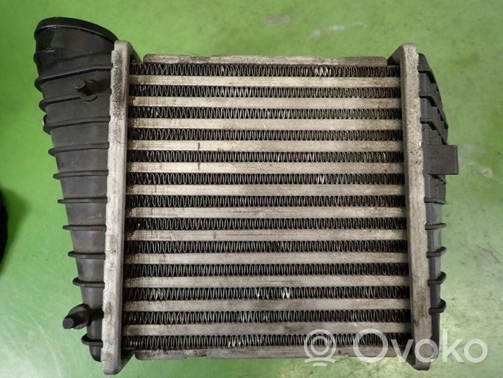 Volkswagen Golf IV Chłodnica powietrza doładowującego / Intercooler DAW001TT