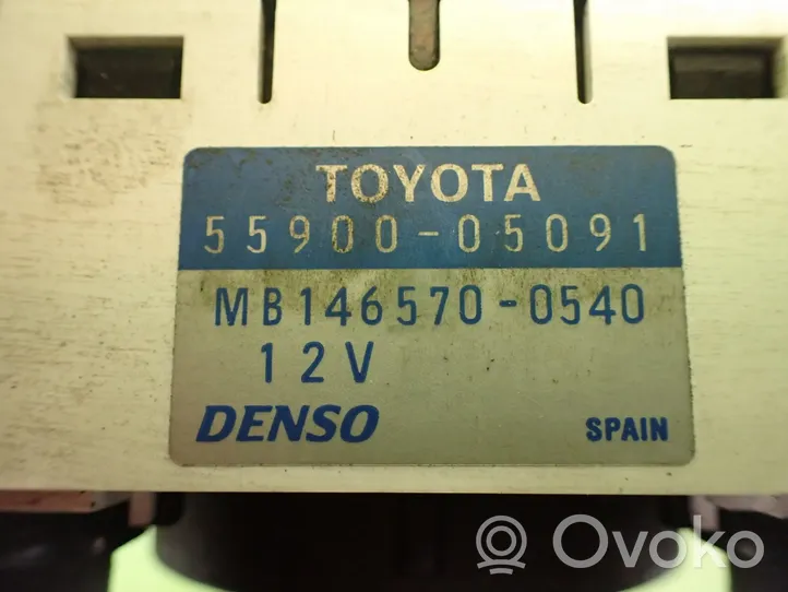 Toyota Avensis T220 Ilmastointi-/lämmityslaitteen säätimen kehys 55900-05091