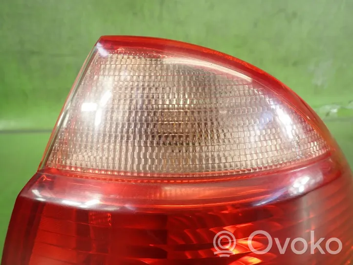Toyota Avensis T220 Lampa tylna 89022027
