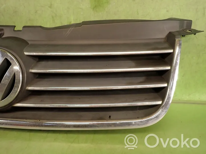 Volkswagen PASSAT B5.5 Front bumper upper radiator grill 3B0853651K