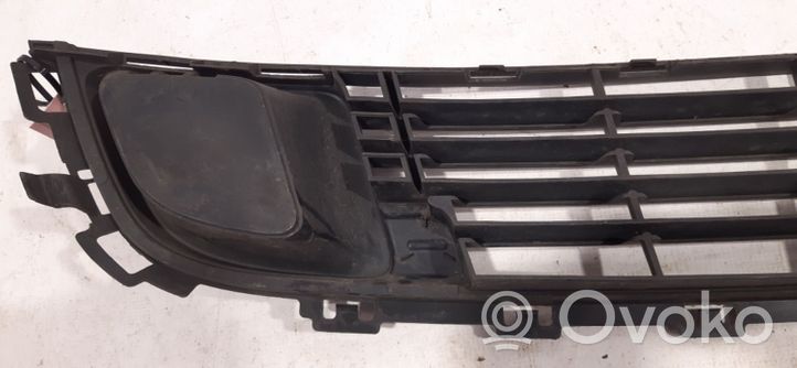 Citroen C5 Etupuskurin alempi jäähdytinsäleikkö 9681052677