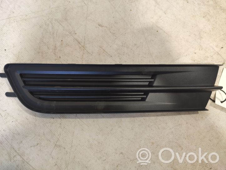 Volkswagen PASSAT B8 Etupuskurin alempi jäähdytinsäleikkö 3G0853665B