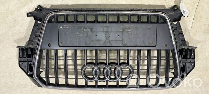 Audi Q3 8U Grotelės viršutinės 8U0853653H