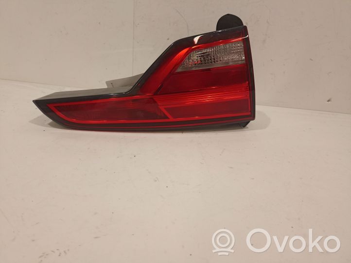 Audi A4 S4 B9 Lampy tylnej klapy bagażnika 8W9945075